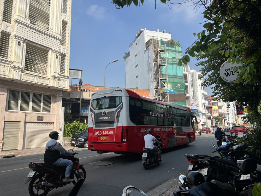 TP.HCM sẽ cấm xe ô tô khách giường nằm lưu thông vào nội đô từ ngày 10-1. Ảnh: ĐÀO TRANG.