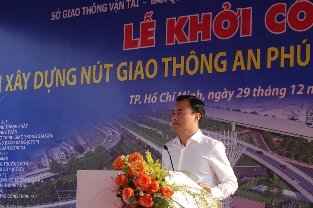 Ông Bùi Xuân Cường, Phó Chủ tịch UBND TP phát biểu tại Lễ khởi công. Ảnh: ĐÀO TRANG.