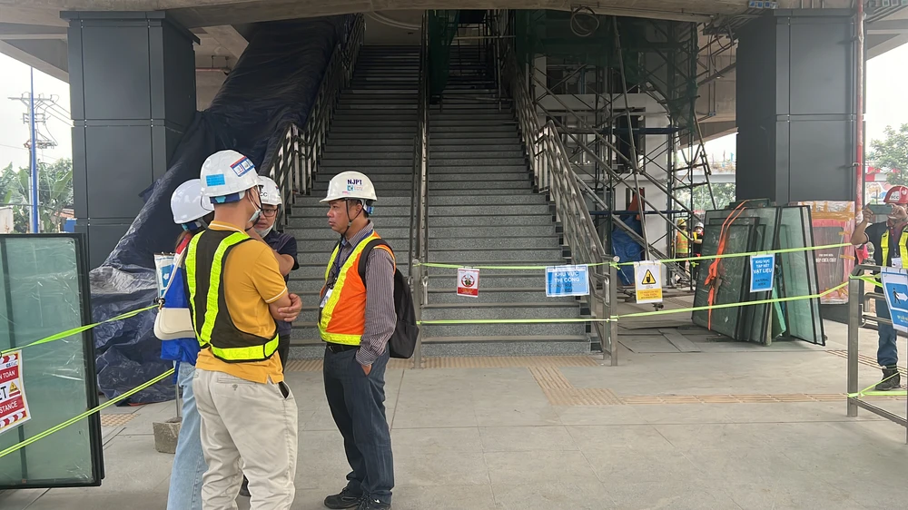 Lối lên xuống nhà ga Đại học học quốc gia, tuyến metro số 1. Ảnh: ĐÀO TRANG.