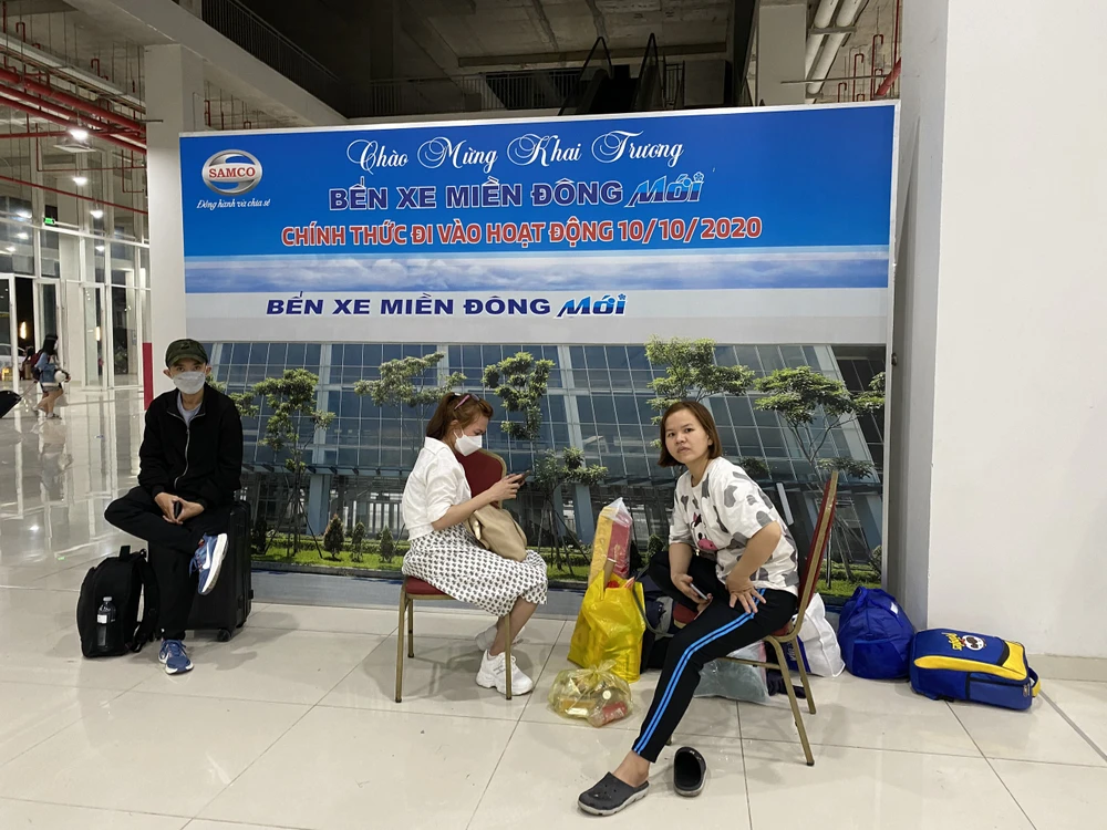 Để phục vụ hành khách, hiện bến xe đã trang bị thêm ghế ngồi nhằm đáp ứng dịch vụ, nhu cầu của hành khách.