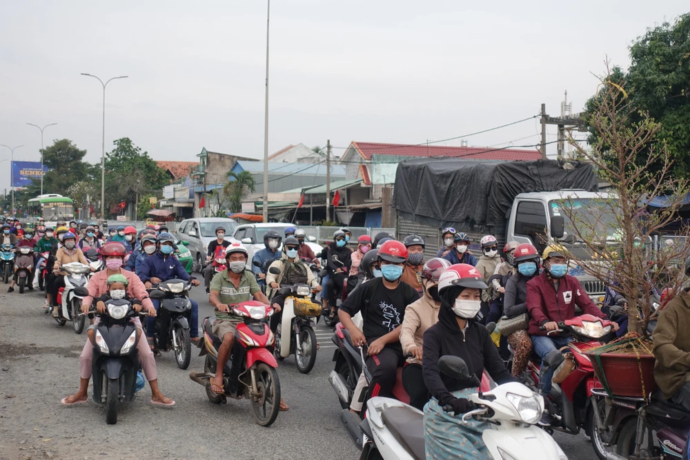 Đa phần người dân sử dụng phương tiện cá nhân về quê.