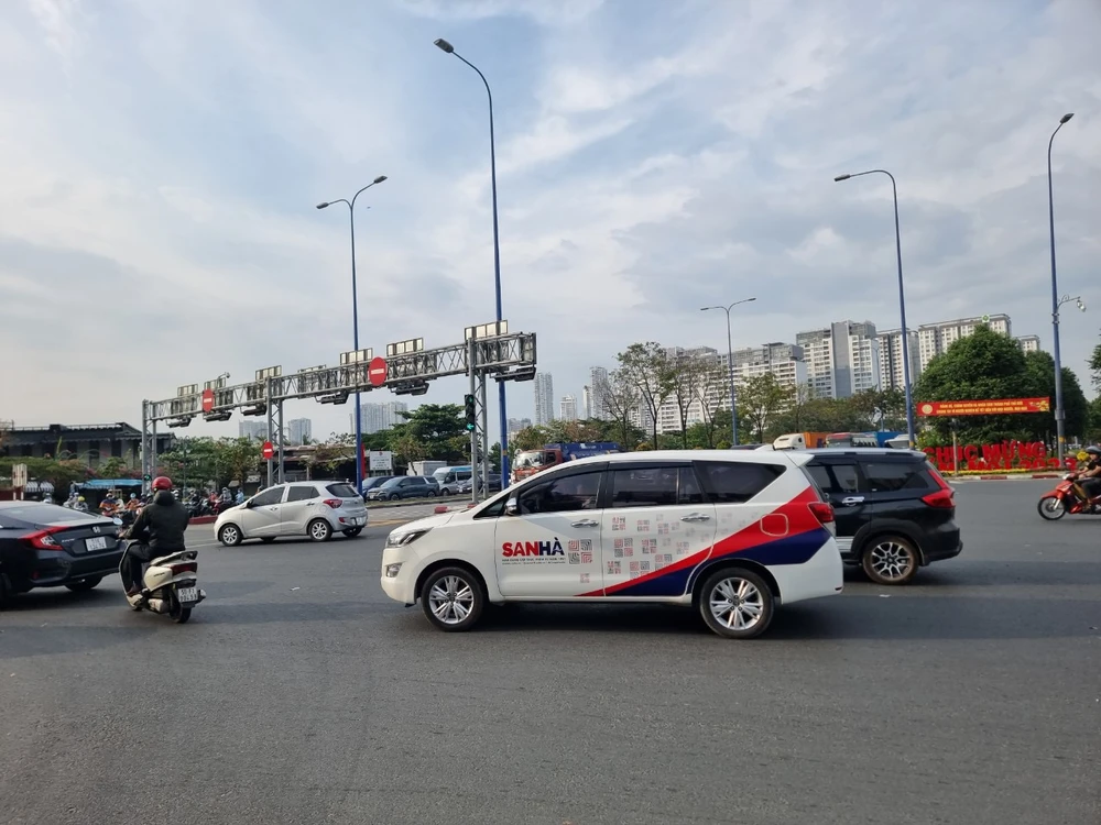 Cửa ngõ phía Đông khá vắng vẻ.