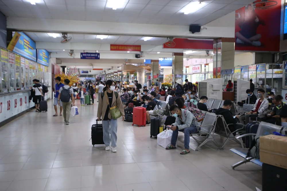 Bến xe Miền Đông đạt 16.000 lượt khách/ngày.