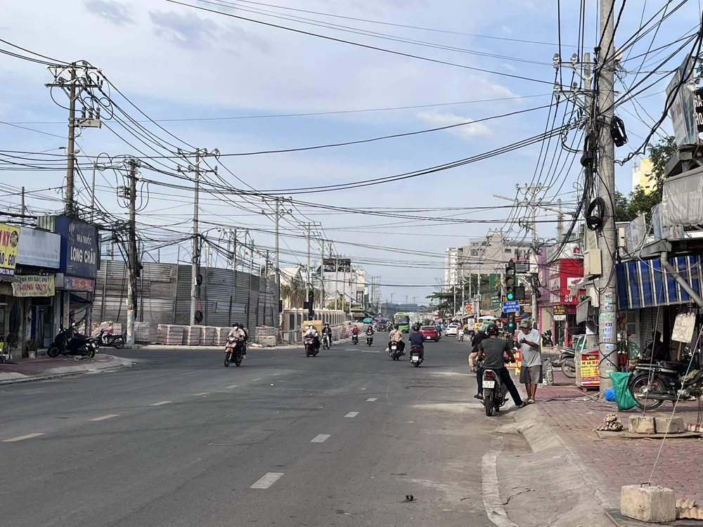 Cột điện trên đường Lê Văn Chí đã được di dời. Ảnh: CTV.