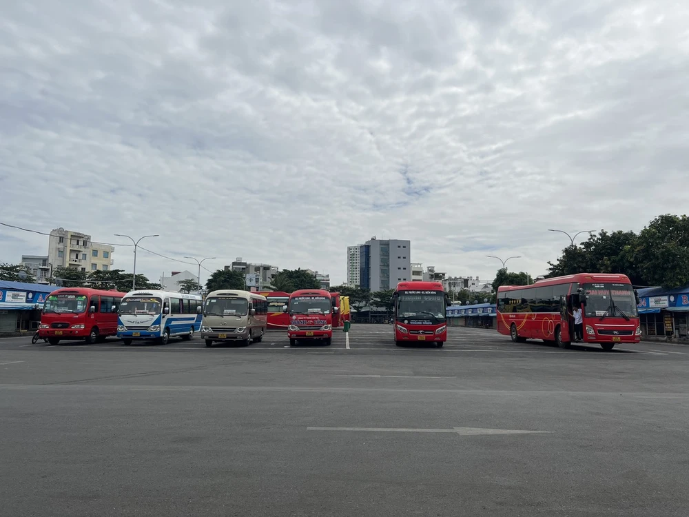 Bến xe Miền Đông, quận Bình Thạnh cũng nhộn nhịp người dân quay trở lại TP. Ảnh: CTV.