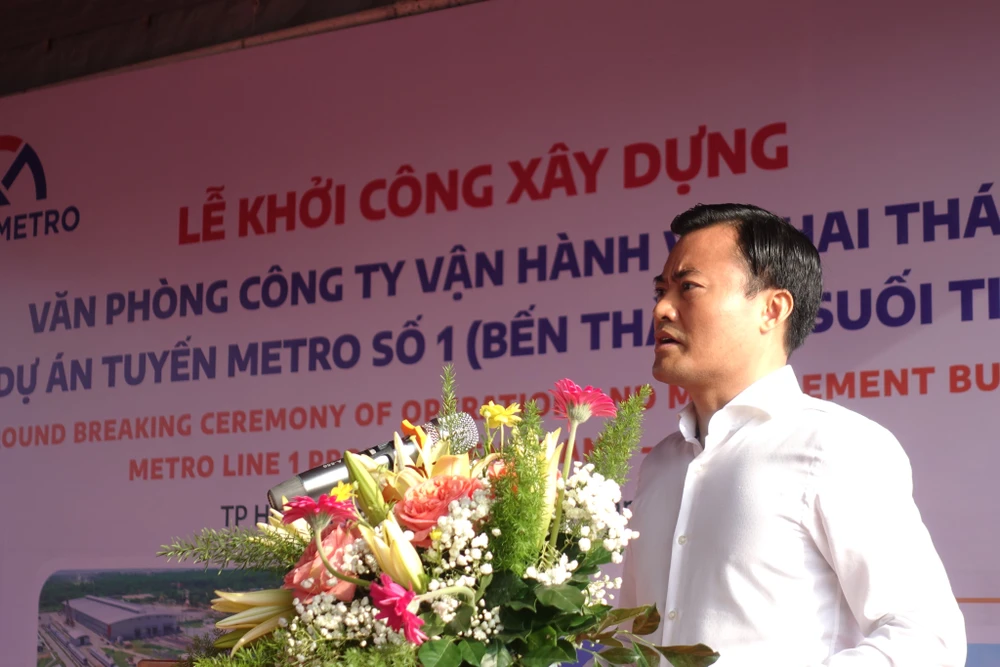 Phó Chủ tịch UBND TP Bùi Xuân Cường điểm lại những cột mốc đáng nhớ của tuyến metro số 1. Ảnh: ĐT.