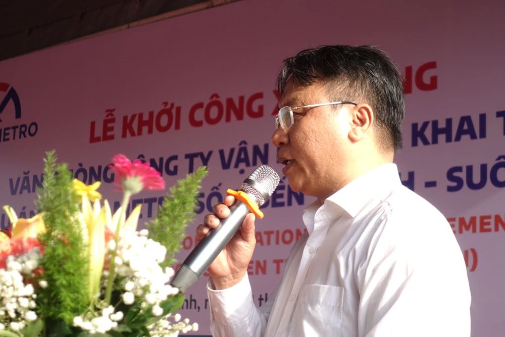 Ông Nguyễn Quốc Hiển, Phó trưởng ban, Ban Quản lý Đường sắt đô thị thông tin về tiến độ dự án. Ảnh: ĐT.