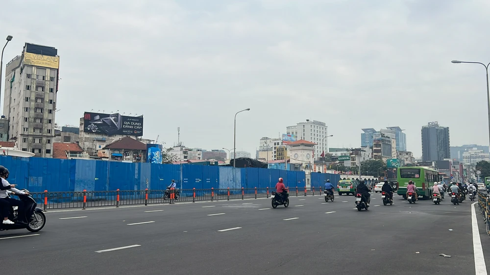 Hiện nay, khu vực công trường Quách Thị Trang đã tổ chức xe đi lại dạng nút giao ngã tư có bố trí đèn tín hiệu giao thông hoạt động. Giao thông khu vực này khá ổn định, không có tình trạng ùn ứ.