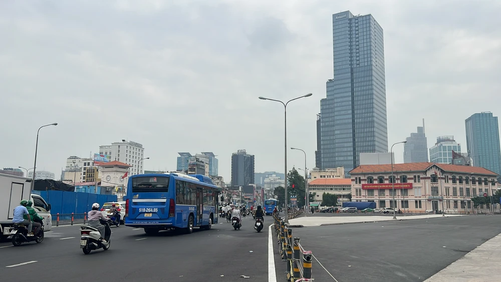 Trước đó, khu vực vòng xoay Quách Thị Trang được sử dụng để phục vụ công trường metro số 1 (Bến Thành - Suối Tiên).