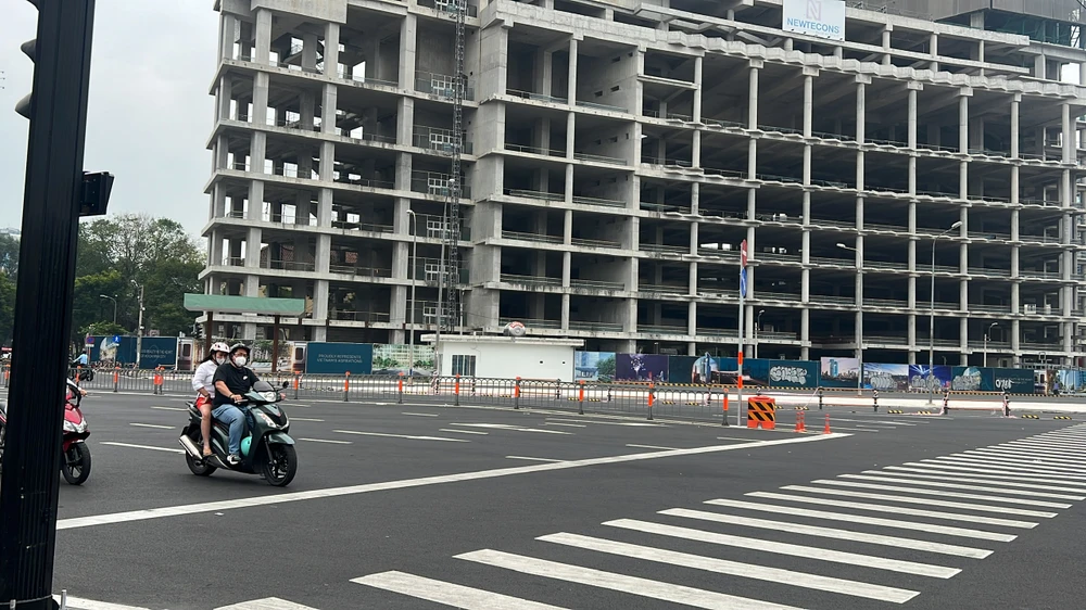 Việc điều chỉnh giao thông được thực hiện trước tết Nguyên đán 2023 nên sau khi quay trở lại TP làm việc nhiều người dân còn bỡ ngỡ.