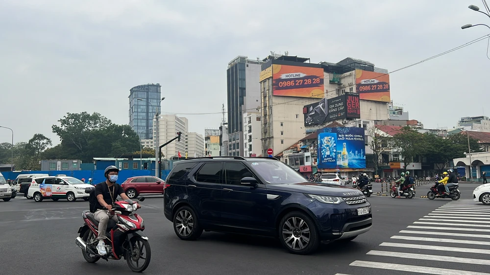 Giao thông trước chợ Bến Thành đã được điều chỉnh ảnh 6