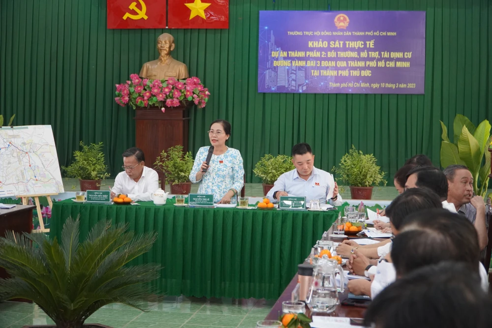 Bà Nguyễn Thị Lệ, Chủ tịch HĐND TP.HCM yêu cầu các đơn vị tiếp tục khảo sát xã hội học trước, trong và sau khi tái định cư đối với dự án vành đai 3. Ảnh: ĐT.