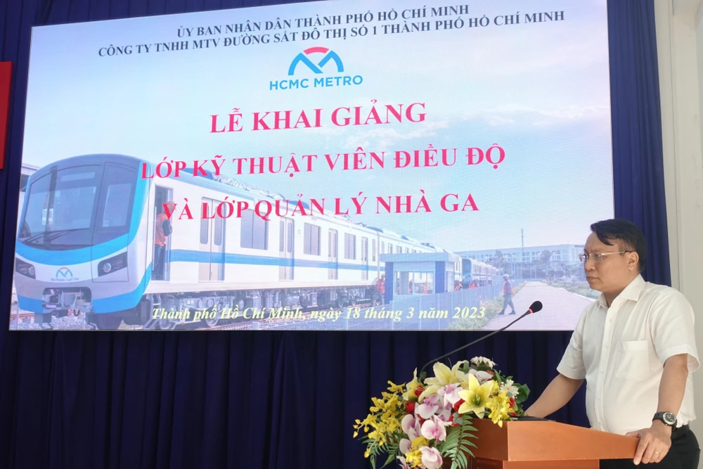 Ông Nguyễn Quốc Hiển - Phó Trưởng ban phụ trách Ban Quản lý Đường sắt đô thị TP cho biết MAUR đã chuẩn bị sẵn sàng về nhân lực phục vụ tuyến metro số 1.