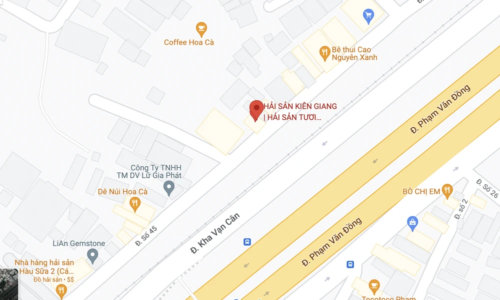 Khu vực đường Kha Vạn Cân bị bể đường ống nước.