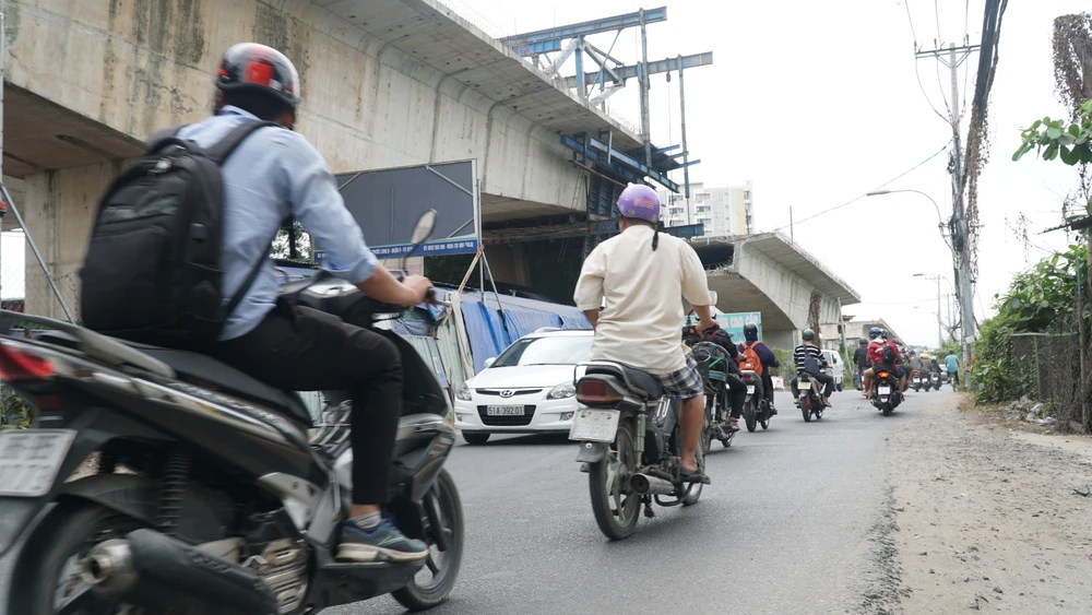 Cận cảnh dự án cầu Nam Lý. Ảnh: Nguyễn Tiến.