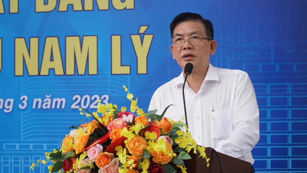 Ông Lương Minh Phúc hứa sẽ hoàn thành dự án trong 14 tháng tới. Ảnh: Nguyễn Tiến.