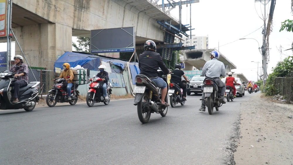 Khu vực cầu Nam Lý đang được đẩy nhanh tiến độ thi công. Ảnh: ĐÀO TRANG