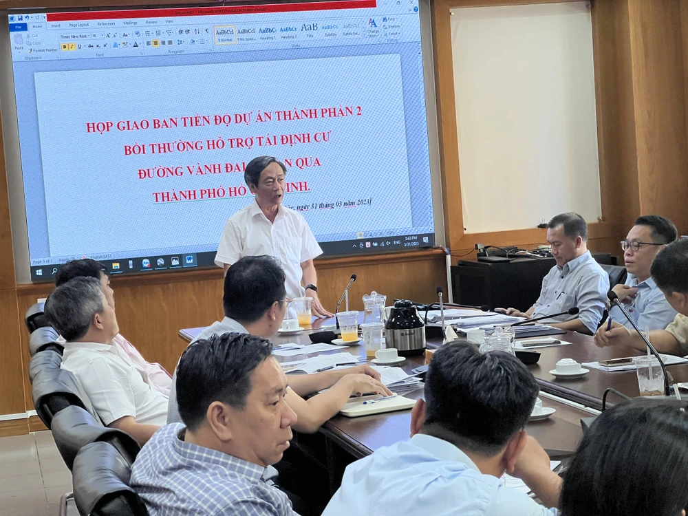 Ông Võ Trung Trực - Phó ban chỉ đạo bồi thường giải phóng mặt bằng dự án vành đai 3 yêu cầu các địa phương phải thực hiện bồi thường sát giá thị trường trong điều kiện bình thường. Hơn hết, cuộc sống người dân phải bằng hoặc tốt hơn nơi ở cũ. Ảnh: ĐÀO TRANG.