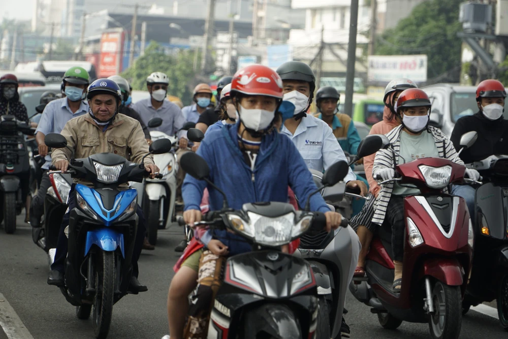 Quốc lộ 13 là trục kết nối liên tỉnh giữa TP.HCM và Bình Dương, có mật độ lưu thông rất lớn.