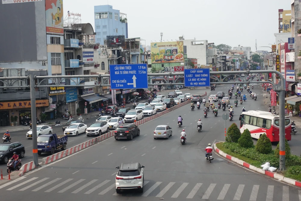 Dự kiến trước ngày 12-4, các công việc lắp đặt biển báo sẽ hoàn thành.