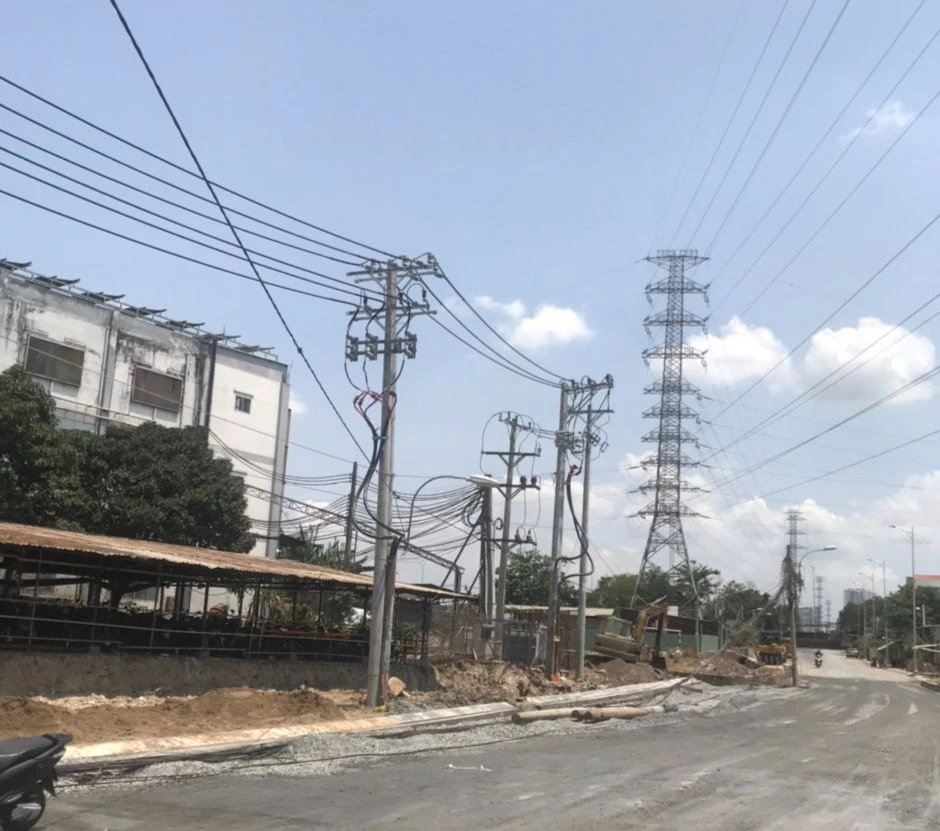 Ngày 16-1-2023, Điện lực TP Thủ Đức đã thi công chuyển đấu nối toàn bộ lưới điện cũ qua vận hành lưới điện mới đoạn từ Trường tiểu học Đỗ Tấn Phong đến suối Nhum và đến ngã ba đường 16.