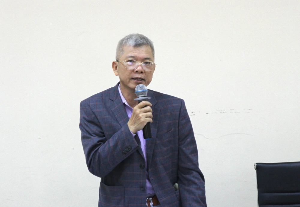 PGS.TS Nguyễn Văn Trình, chuyên gia cao cấp Viện Nghiên cứu vùng và đô thị, Trưởng nhóm nghiên cứu nêu lý do cần thay đổi tuyến đường sắt TP.HCM - Cần Thơ. Ảnh: AT.