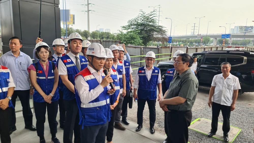 Ban quản lý đường sắt giới thiệu về ga Rạch Chiếc và tuyến metro số 1. Ảnh: PM.