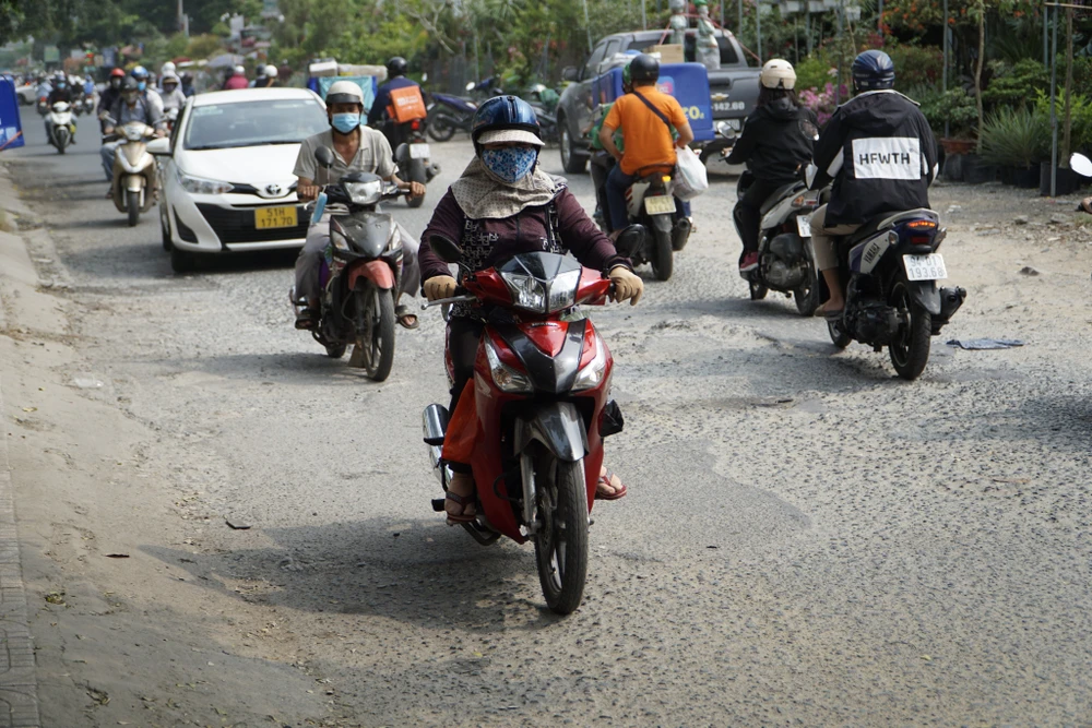 Sở giao Trung tâm Quản lý Hạ tầng giao thông đường bộ có kế hoạch tuần tra, đảm bảo an toàn giao thông trên đường Nguyễn Hoàng. Từ đó, kịp thời phát hiện các hư hỏng, bất cập, thông báo cho chủ đầu tư dự án để sửa chữa, khắc phục.