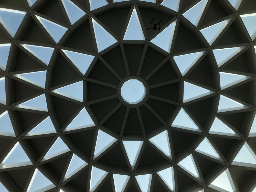 Dịp này, hạng mục Giếng trời lấy sáng (toplight) đã lắp đặt, hoàn thành toàn bộ phần kiến trúc mặt ngoài và bàn giao tại cùng thời điểm. Giếng trời lấy sáng (Toplight) là một điểm nhấn kiến trúc nổi bật đặc biệt, mang ý nghĩa biểu tượng cho nhà ga Bến Thành nói riêng và tuyến metro số 1 (Bến thành – Suối Tiên) nói chung.