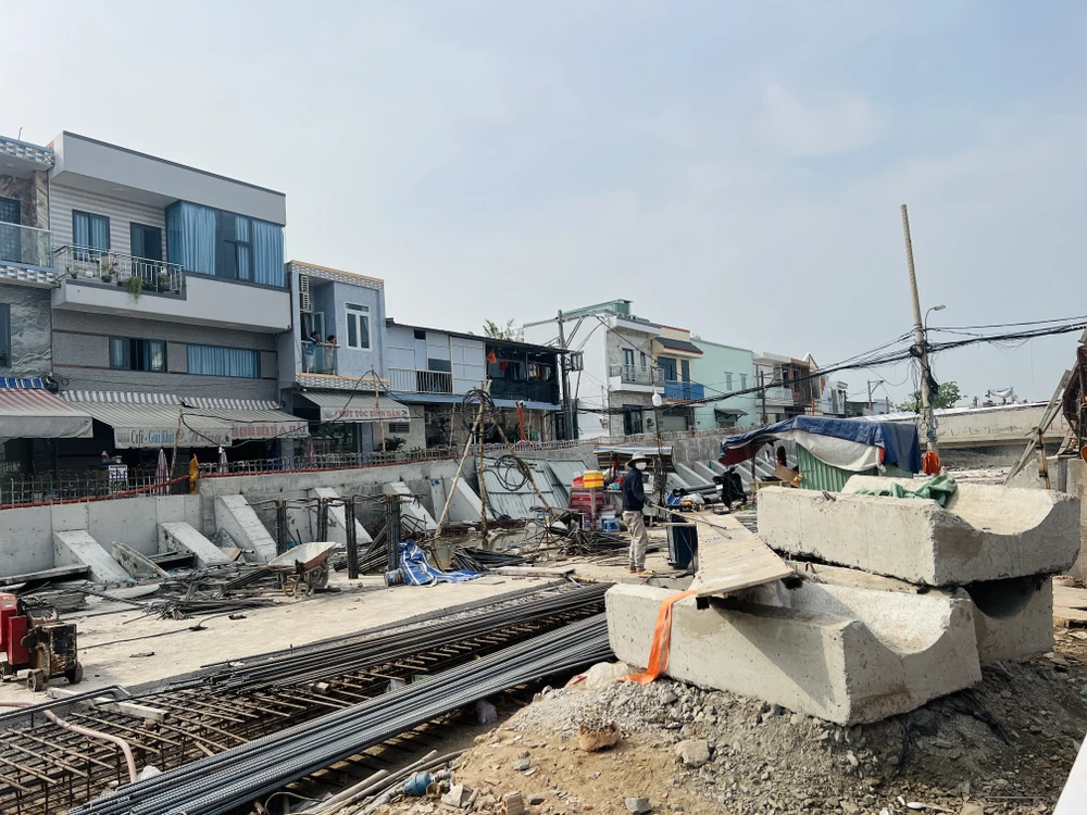 Chủ tịch HĐND TP.HCM Nguyễn Thị Lệ yêu cầu các đơn vị liên quan kết hợp ngầm hóa điện lực, viễn thông, thoát nước, cấp nước để tạo thuận tiện cho người dân Chủ tịch HĐND TP.HCM Nguyễn Thị Lệ yêu cầu các đơn vị liên quan kết hợp ngầm hóa điện lực, viễn thông, thoát nước, cấp nước để tạo thuận tiện cho người dân