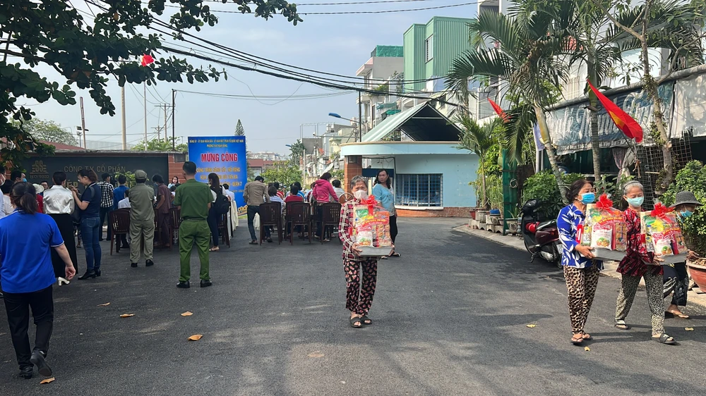 Hẻm 136 Bùi Văn Ba, phường Tân Thuận Đông sau khi nâng cấp.