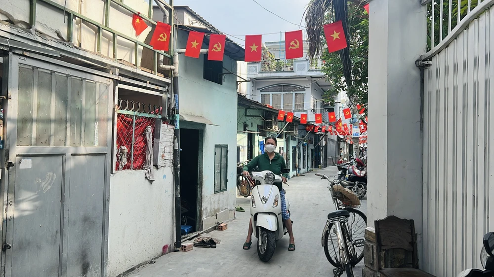 Hình ảnh hẻm 38 Tân Thuận Tây sau nâng cấp.