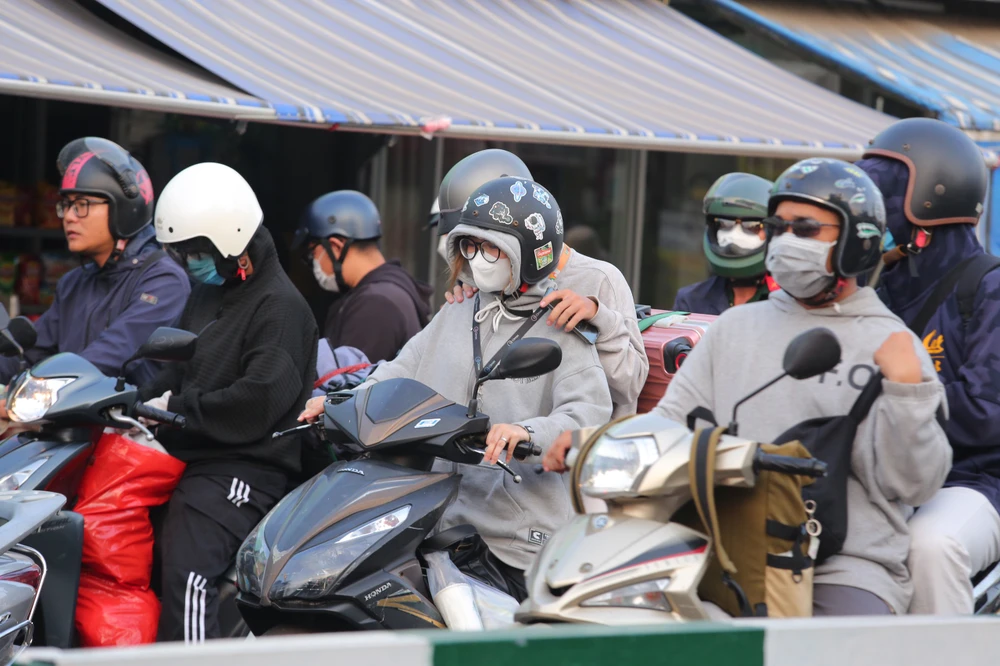 Khác với mọi năm, ngày nghỉ cuối lượng khách về bến không quá tải như những năm trước.