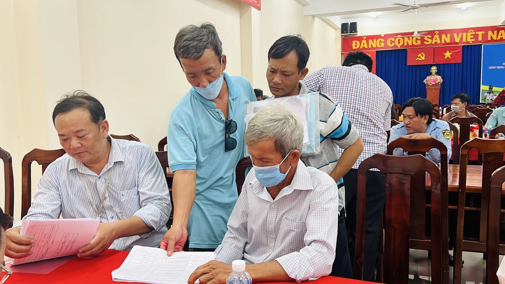 Các địa phương đang tích cực chi trả bồi thường cho người dân. Ảnh: ĐT Các địa phương đang tích cực chi trả bồi thường cho người dân. Ảnh: ĐT