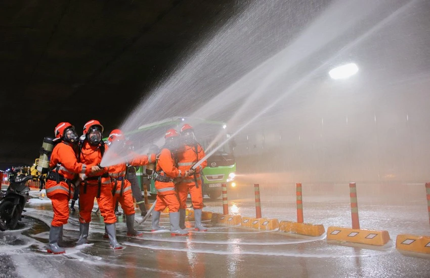 Hình ảnh diễn tập phòng cháy chữa cháy tại hầm sông Sài Gòn năm 2020. Ảnh minh họa: Nguyệt Nhi Hình ảnh diễn tập phòng cháy chữa cháy tại hầm sông Sài Gòn năm 2020. Ảnh minh họa: Nguyệt Nhi