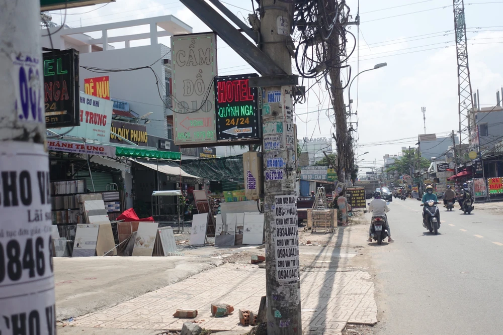 Ban Giao thông cho biết hiện có mặt bằng đến đâu nhà thầu sẽ triển khai thi công đến đó.