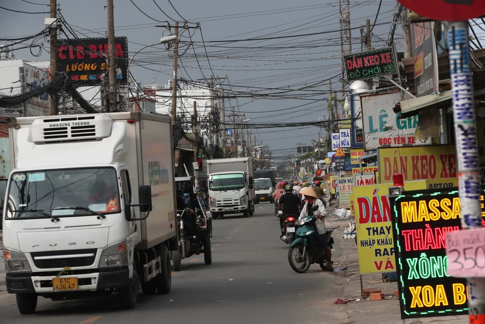 Trước thực trạng ùn ứ, Sở GTVT TP cho biết TP đang tiến hành điểu chỉnh tổng mức đầu tư cho dự án và sẽ tiếp tục bố trí vốn để mở rộng dự án Tân Kỳ Tân Quý trong thời gian tới.