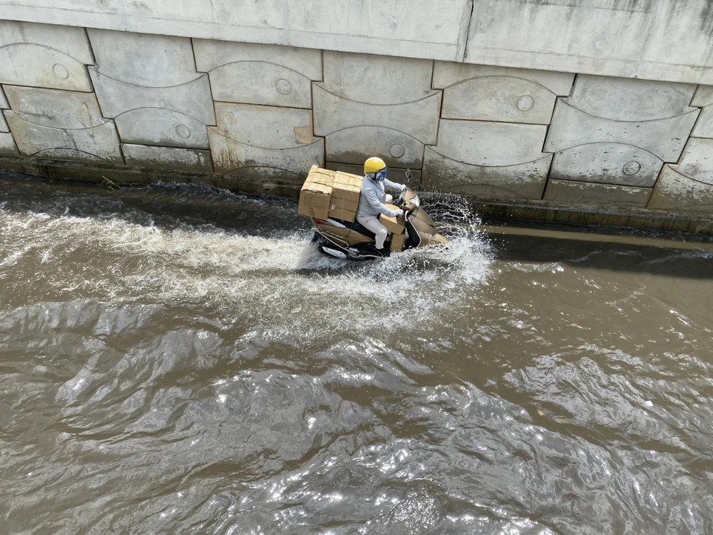 Ban Giao thông cho biết máy bơm nước ở hầm chui Bến xe Miền Đông mới gặp sự cố.