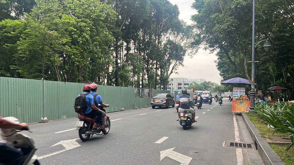 Hiện đường Phan Thúc Duyện có 3 làn đường, dự kiến Ban Giao thông sẽ sử dụng 2 làn đường để phục vụ dự án.