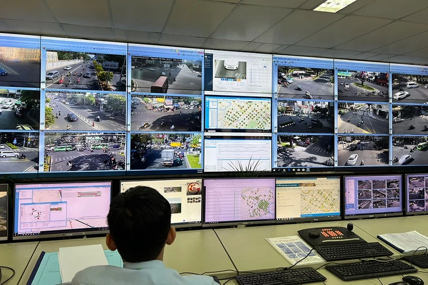 Các phương tiện quá tải sẽ được báo về Trung tâm Quản lý điều hành giao thông đô thị. Ảnh: ĐT