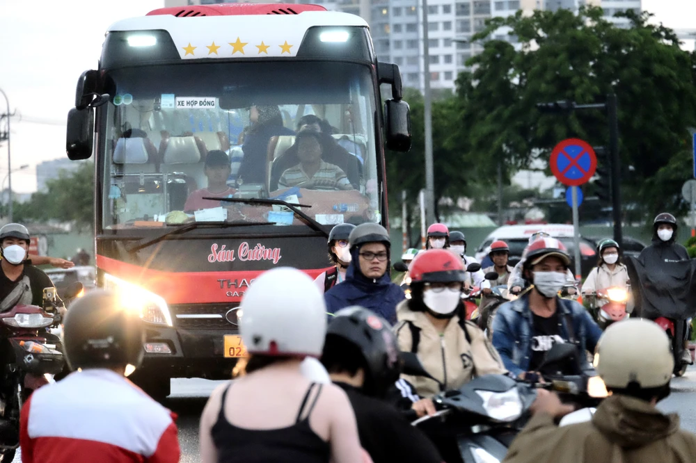 Khu vực nút giao thông An Phú ùn ứ vào giờ cao điểm, thực trạng này cũng thường xuyên diễn ra dù chưa có dự án thi công. Khu vực nút giao thông An Phú ùn ứ vào giờ cao điểm, thực trạng này cũng thường xuyên diễn ra dù chưa có dự án thi công.