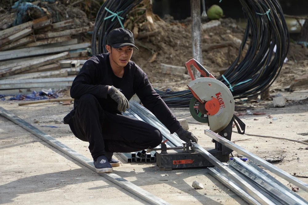 Người dân địa phương đang tích cực dọn dẹp nhà cửa, ổn định cuộc sống và bàn giao mặt bằng cho chủ đầu tư.