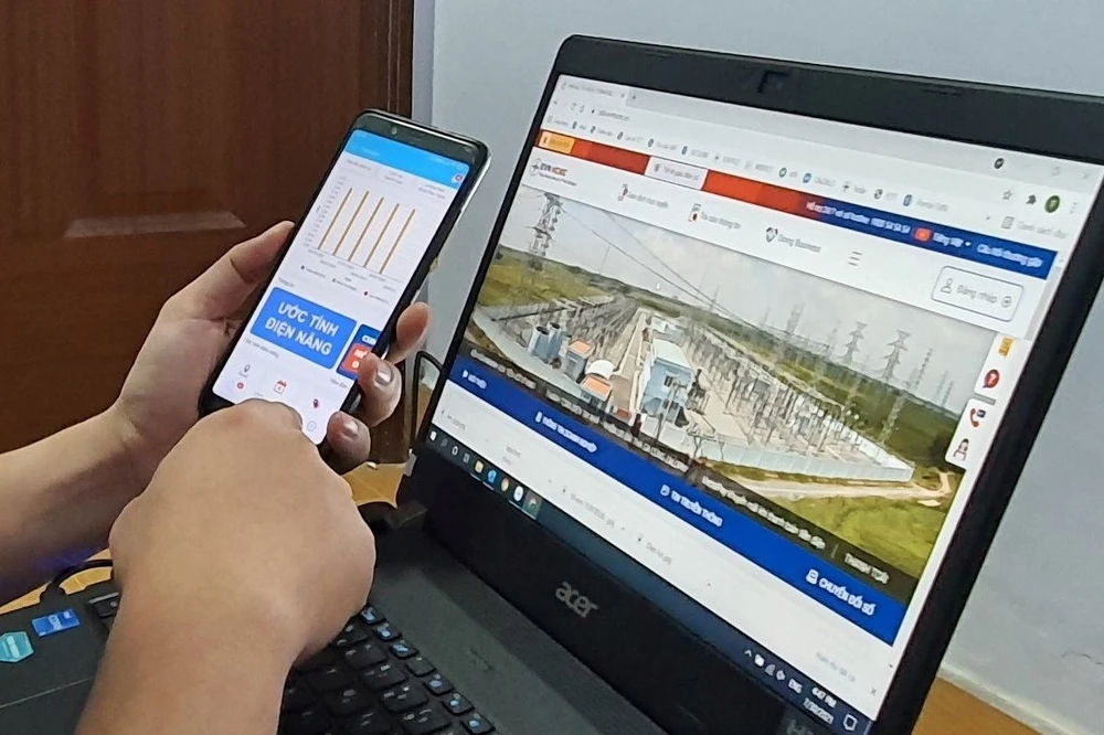 Cài đặt ứng dụng (app) EVNHCMC hoặc truy cập website https://evnhcmc.vn là những hình thức liên lạc tin cậy dành cho khách hàng sử dụng điện.