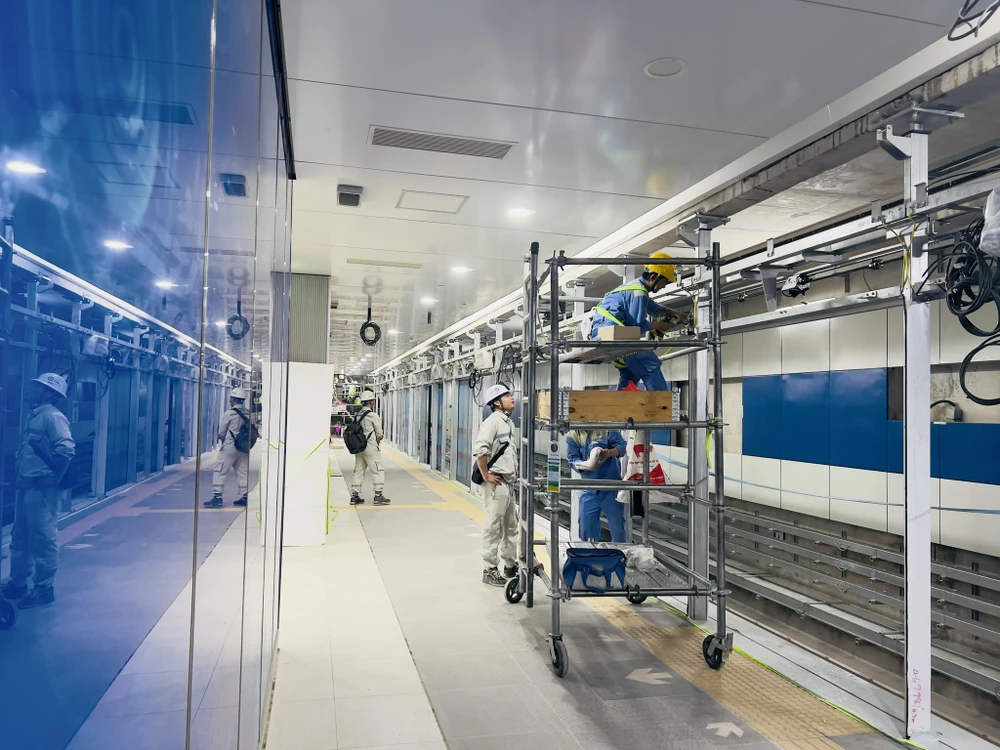 Cửa chắn ke ga là để giữ an toàn cho hành khách bằng cách phòng tránh ngã xuống hay đi vào khu vực đường ray . Ảnh: MAUR Cửa chắn ke ga là để giữ an toàn cho hành khách bằng cách phòng tránh ngã xuống hay đi vào khu vực đường ray . Ảnh: MAUR