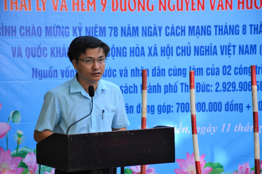 Ông Nguyễn Viết Sỹ, Phó Chủ tịch UBND phường Thảo Điền thông tin về 2 dự án. Ảnh: CTV