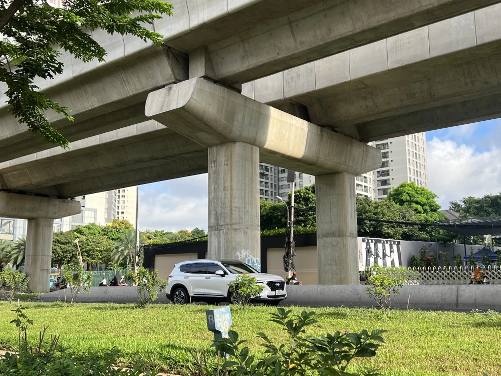 Các phương tiện được lưu thông tạm, giảm ùn ứ cho khu vực đường Võ Nguyên Giáp. Ảnh: ĐT