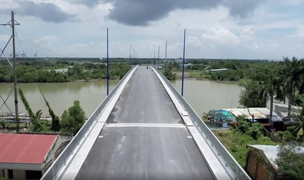 Tương tự, dự án cầu Vàm Sát 2 cũng đang được tăng tốc, dự kiến hoàn thành vào dịp 2-9 này.