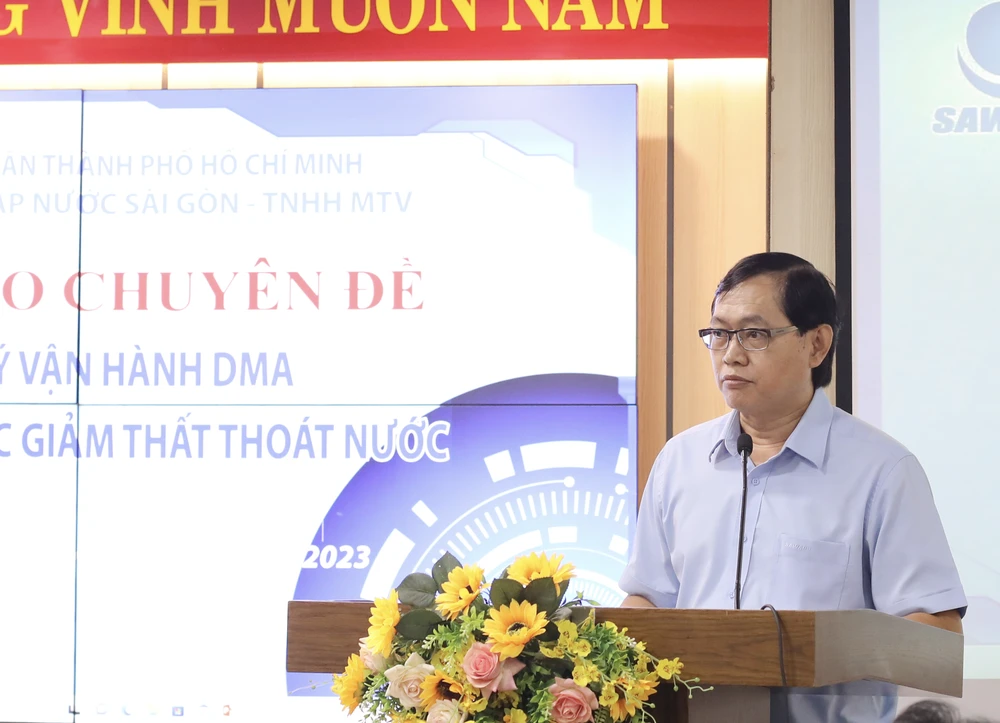 Ông Bùi Thanh Giang, Phó Tổng Giám đốc SAWACO phát biểu tại Hội thảo chuyên đề “Quản lý vận hành DMA trong công tác giảm thất thoát nước”.