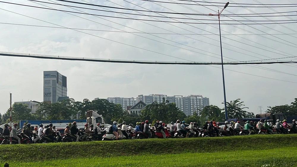 Đường Võ Nguyên Giáp bị ùn ứ kéo dài. Đường Võ Nguyên Giáp bị ùn ứ kéo dài.