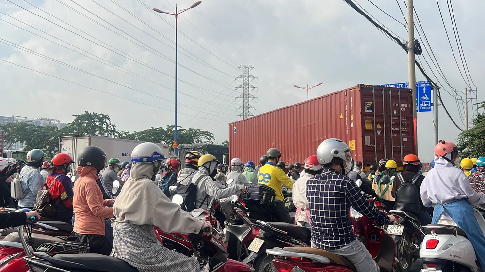 Các phương tiện bị ách lại. Các phương tiện bị ách lại.